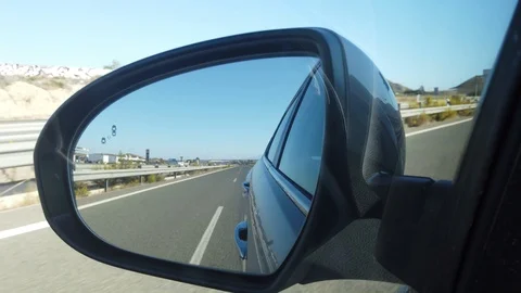Look through the rearview mirror of a car 库存影片 117613058