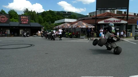 A look at tricks on a motorcycle Vídeos de archivo 135067794