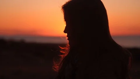 Lookig at the kite Stockbeeldmateriaal 97837876