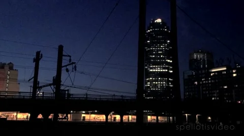 Looking up at the #7 train - early evening travelling to Hunters' Point Ave. Stock Footage 65151215