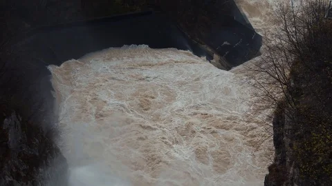 Looking above flooded river dirty water overflows river banks Video stock 120033673