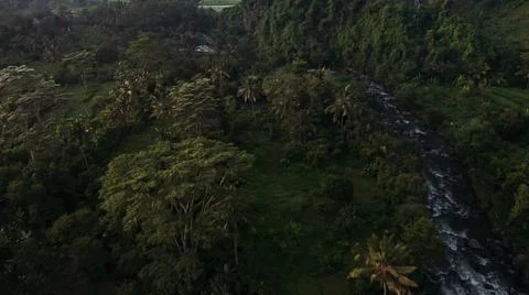 Looking from above, a stream is flowing from the top of the mountain to the s Stock-Fotos