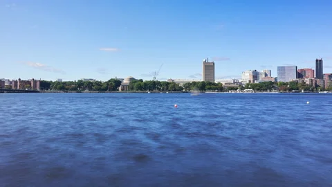 Looking across the Charles River at MIT's Maclaurin Building and Vídeos de archivo 221783714