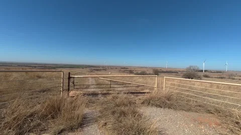 Looking Across Distant Rural Horizon in Oklahoma 스톡 동영상 335147906