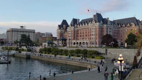 Looking across Inner Harbour to Empress Hotel from Belleville Street Vídeo Stock 191809055