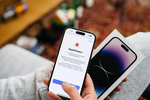 Looking at the Apple Care Plus swervice warranty plan with unlim Stock Photos