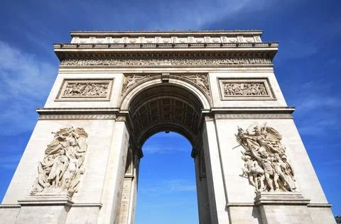 Looking up a Arc de Triomphe Looking up at Arc de Triomphe Copyright: xZoo... Stock-Fotos