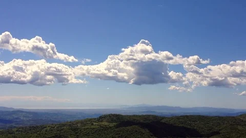 Looking around from the top of mountain in Tuscany 動画素材 71201846