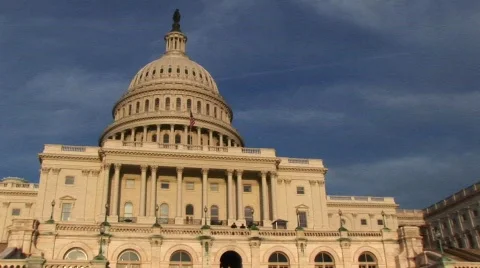 Looking up from the base of the U.S. Capitol building to upper-level Stockbeeldmateriaal 438547