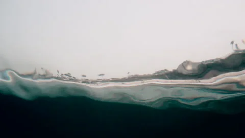 Looking at the beach through a wave underwater Video stock 142909645