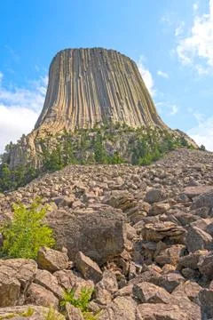 Looking up a Boulder Field to a Monolith Stockfoto's