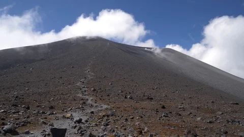 Looking up at the clouds passing over the top of Purace volcano in Colombia 스톡 동영상 109079577