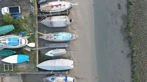 Looking down on boats on Faversham creek 스톡 동영상 135860407
