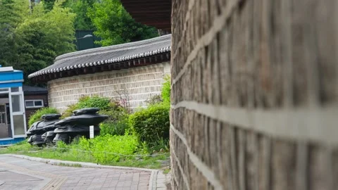 Looking down brick wall at Deoksugung Stone wall path people walking by with Vídeo Stock 345021012