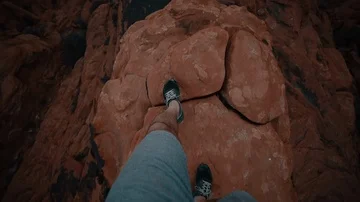 Looking Down at Feet Walking on Narrow Rocky Cliff above Canyon 動画素材 85744127
