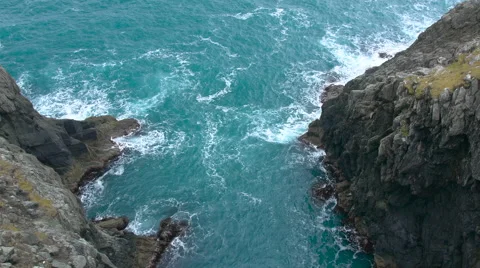 Looking down at the Ocean 스톡 동영상 62265083