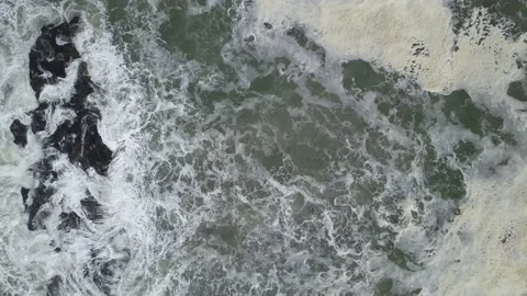 Looking down at ocean waves crashing as drone pulls out, 4k Video stock 147227154