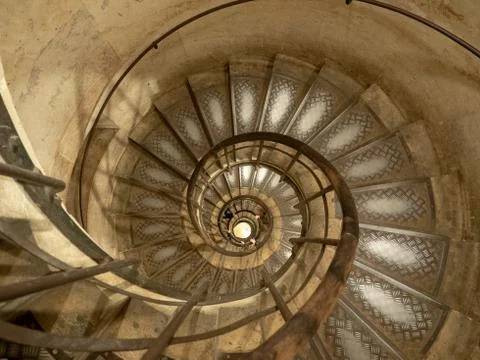 Looking down spiral stairs inside the Arch de Triumph in Paris, France 스톡 사진