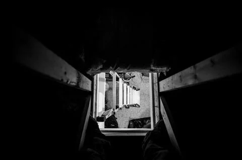 Looking down through the access opening to an attic with the ladder underneath Foto stock