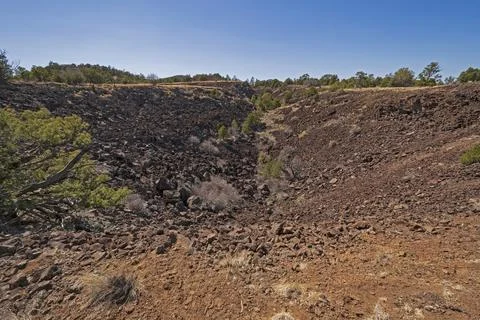 Looking Down Into a Volcanic Crater Stockfoto's