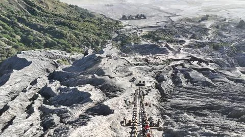 Looking down from the volcano, you see a winding path and a staircase leading Foto stock