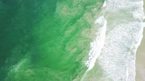 Looking down at waves crashing on Yarra Beach, Trinidad 스톡 동영상 249272875