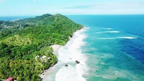 Looking down at waves crashing on Yarra Beach, Trinidad 스톡 동영상 249272881