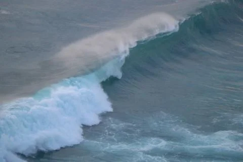 Looking down to the waves of Uliwatu, Bali indonesia, famos surfing spot and Stock Photos