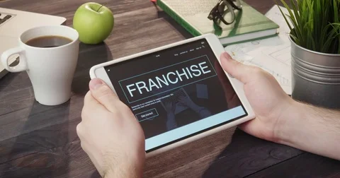 Looking at franchise app using portable computer at desk Vidéo 80738345