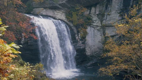 Looking Glass Falls waterfall in the Fall near Asheville, North Carolina Video stock 190724655