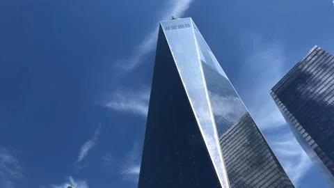 LOOKING UP HIGH AT THE TOP OF THE ONE WORLD TRADE CENTER- NYC Vídeos de archivo 132212081