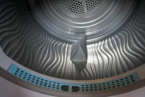 Looking inside a tumble dryer drum Stockfoto's