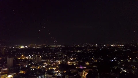 Looking for lantern up to sky night in chiang mai Stock Footage 100374585