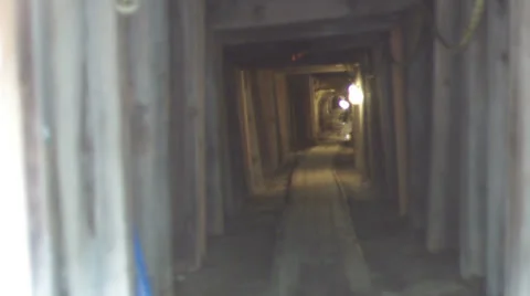 Looking into mine shaft Stock Footage 25495021