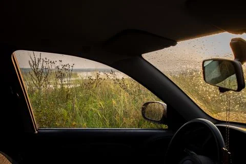 Looking out from inside a car through a window covered in raindrops Foto stock
