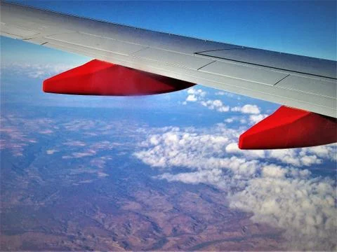 LOOKING OUT AT LEFT WING AS I FLY OVER THE USA Fotos Stock