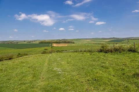 Looking out over fields in the South Downs near Falmer, with a blue sky ove.. Stock Photos