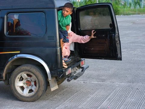 Looking out Stockfoto's