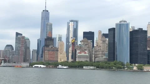 LOOKING OUT TOWARDS MANHATTAN FROM THE STATEN ISLAND FERRY- NYC Vídeo Stock 132188504