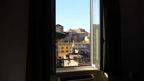 Looking out of a window to the city of rome in 4k Vídeo Stock 128398587