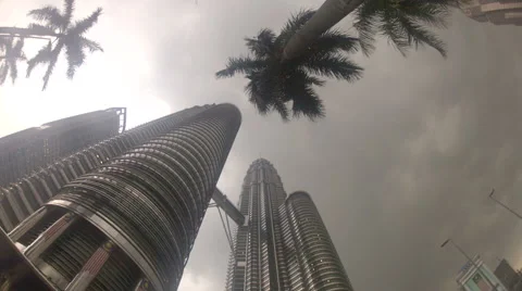 Looking up at Petronas Towers Video stock 45907582