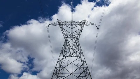Looking up at power tower and the sky, Timelapse 4K Stockbeeldmateriaal 91805775