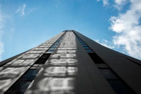 Looking Up At Reflections On A Skyscraper Foto stock