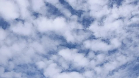 Looking up at the sky and seeing white clouds moved by wind timelapse. 動画素材 126539036