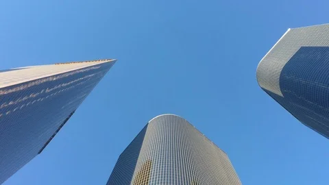 Looking up at Three Buildings Vídeo Stock 91008976