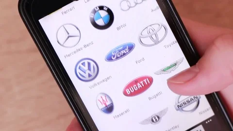 Looking through car brands logos on the smartphone 動画素材 83533207