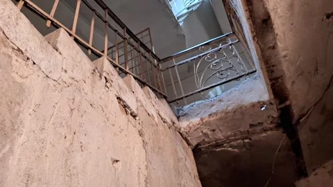 Looking Up Through Decaying Stairwell in Abandoned Building 動画素材 332322814