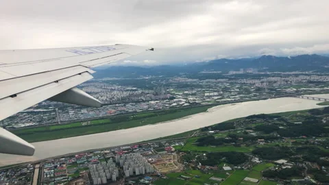 Looking through window aircraft during flight in wing with sky 스톡 동영상 136542324
