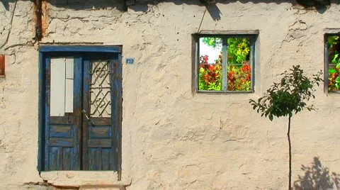Looking through windows of old turkish house 10 Vídeo Stock 985492