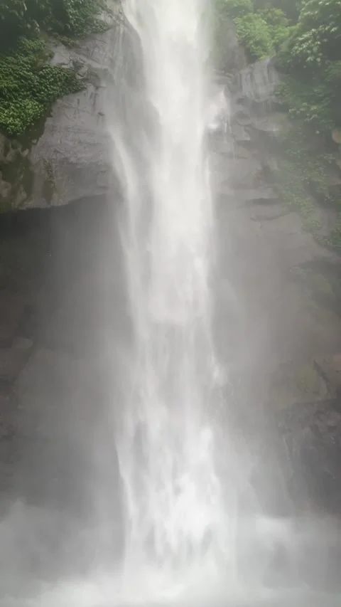 Looking up at waterfall Stock Footage 165065035